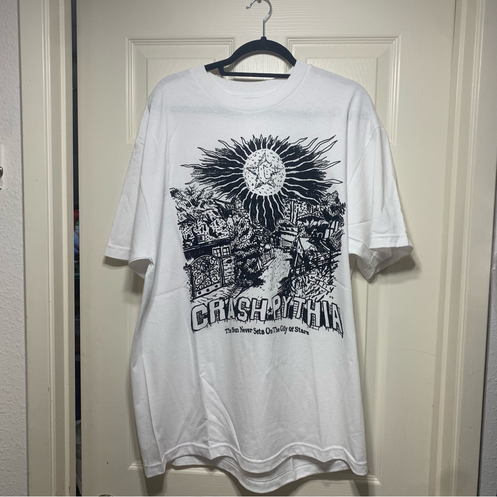 Crash/Pythia tee